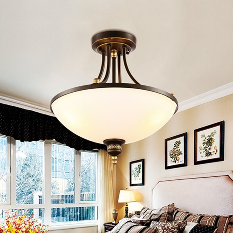 Lampe de plafond de dôme moderne 3 lumières Opal Glass Semi Flush Mount Lightture en noir pour chambre à coucher