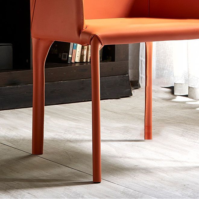 Comedor Silla de comedor contemporánea Silla con respaldo sólido de cuero con brazo