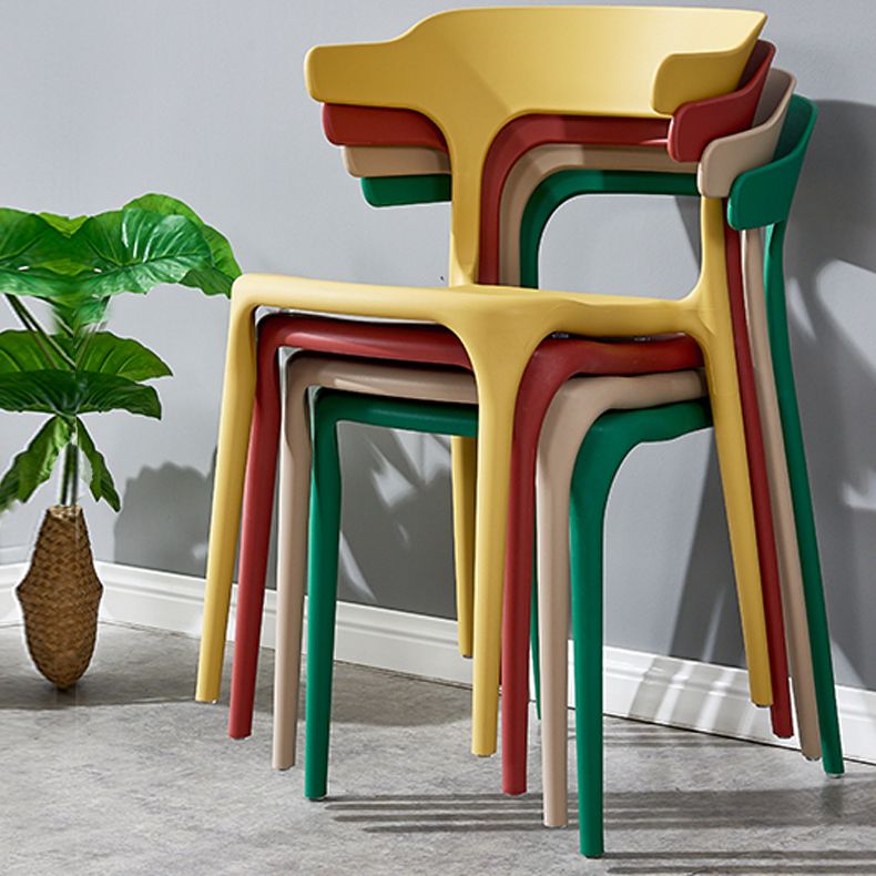Sillas de comedor plásticas escandinavas sin brazos apilables que cenan la silla lateral