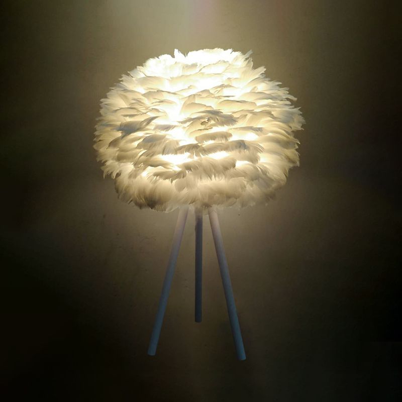 Global Feather Night Light Nordic 1-Licht weiß/rot/rosa Tischlampe mit 3-leg-Ständer in Schwarz/Weiß