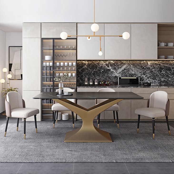Ensemble de salle à manger minimaliste avec haut de table de pierre fritté et ensemble de table de base d'or