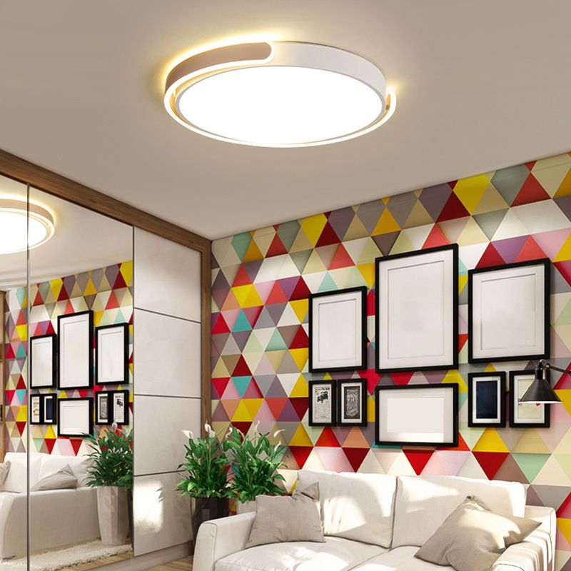 Round LED Ceiling Light Fixture Modernism Metal Bedroom Flushmount Lighting with Acrylic Diffuser