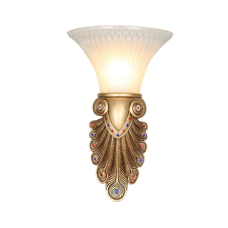Resina Golden Wall Light Sconce Pavone Pavone 1 Lampada da monte a parete Elegante Light con sfumatura a campana di vetro opale