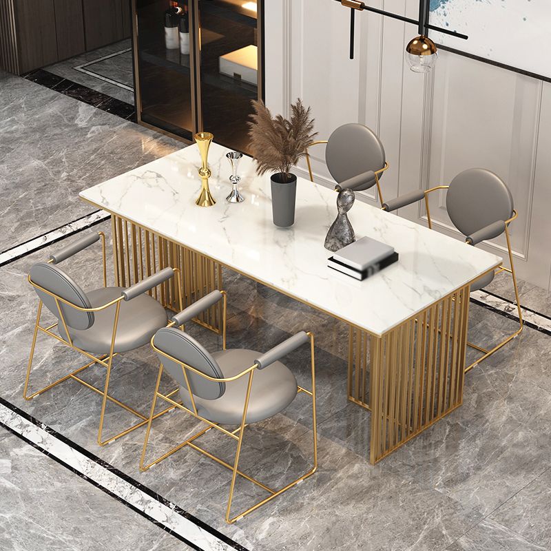 Mesa de comedor de lujo tradicional Mesa de piedra sinterizada con marco de oro para uso en el hogar