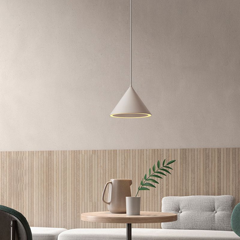 Forme de cône en métal Lumières suspendues modernes 1 Light Hanging Mount Fixture pour le restaurant