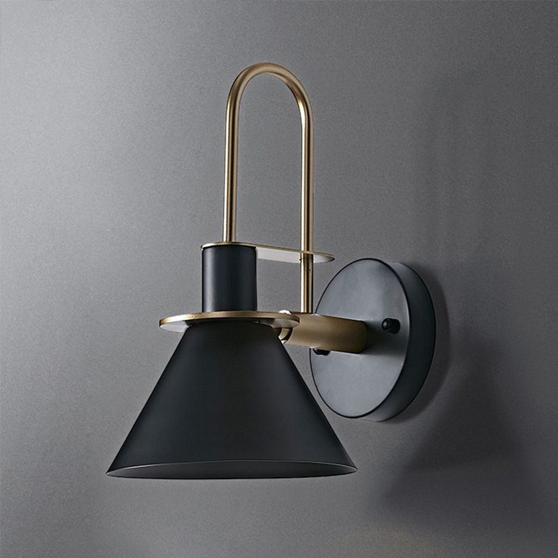 Lámpara de pared de macaron de hierro lacado en moderna luz de pared simple de estilo nórdico para dormitorio