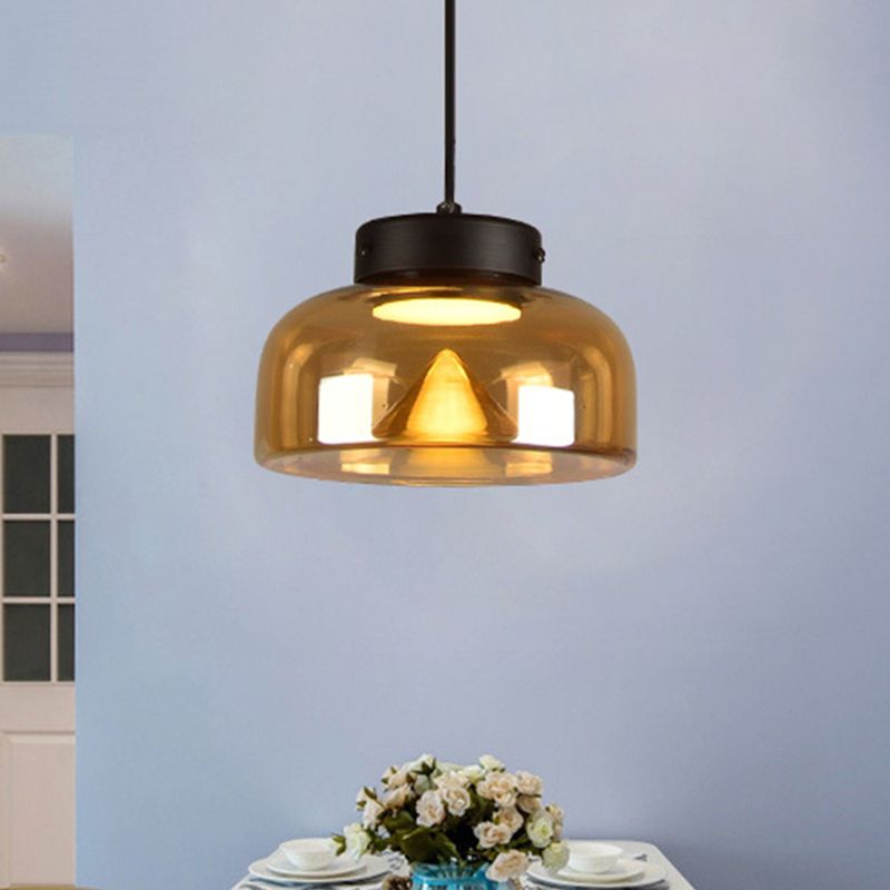 Bedide Led Down Lighting Postmodern zwarte hanglamp met kom barnsteenglasschaduw