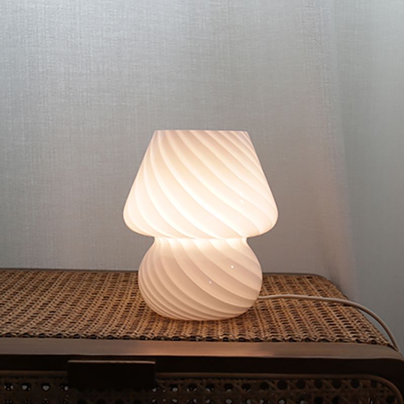 Moderne Kegel Nachtischlampe eine leichte Nachttischlampe