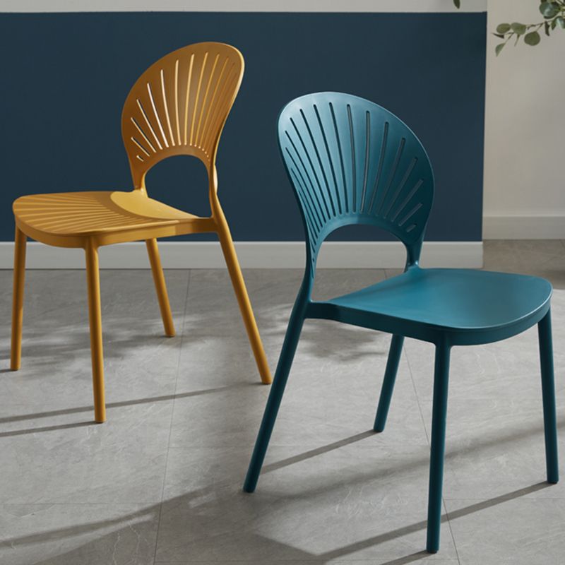 Scandinavian Matte Finish Plastic Dining Chair Home Stacking Side Chair