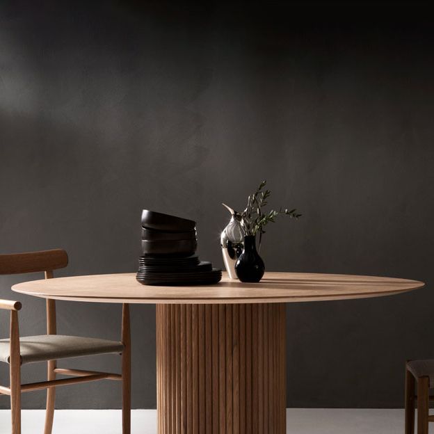 Round Shape Modern Dining Table Wood Color Fixed Table with Solid Wood