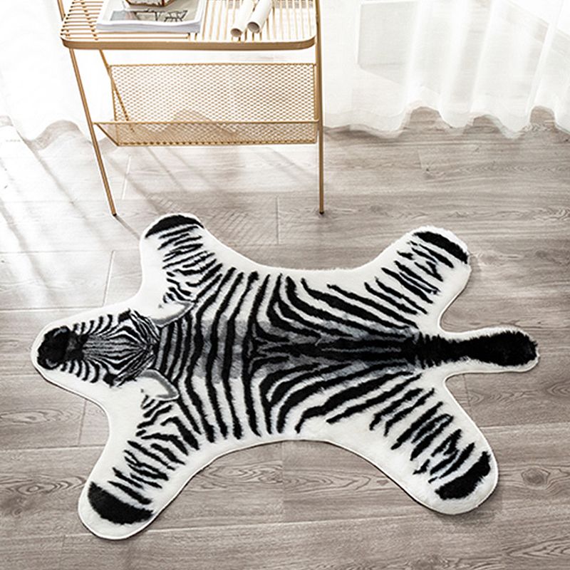 Black Zebra Striped Pattern Rug Polypropylene Modern Rug Washable Non-Slip Pet Friendly Carpet for Living Room
