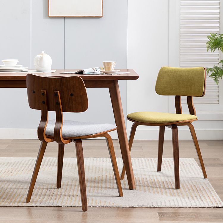 Chaise d'appoint contemporaine à la maison, chaise de salle à manger en bois rembourrée à dossier ouvert