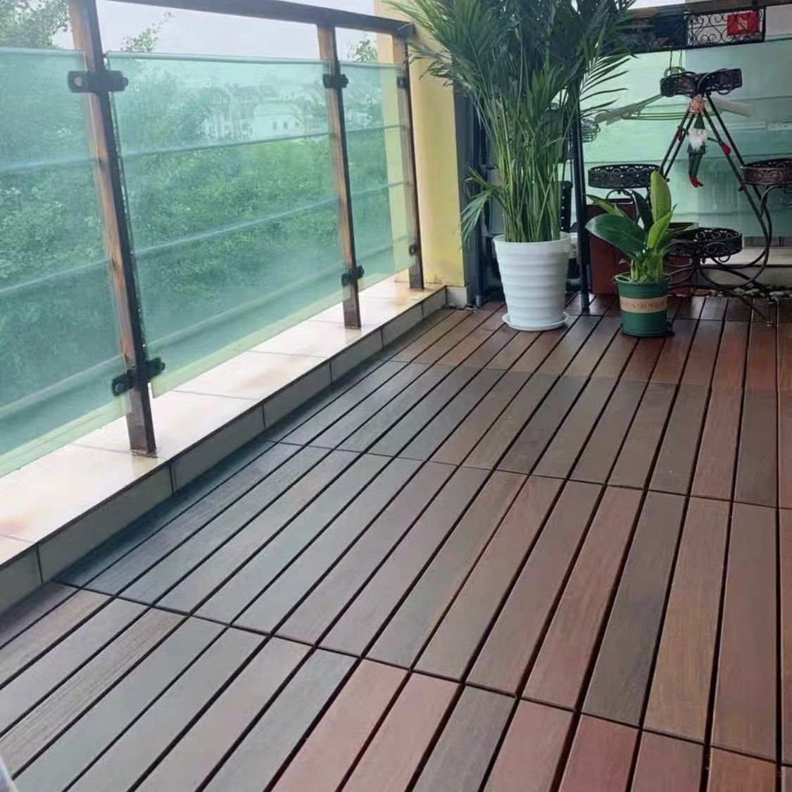 Modern Walnut Laminate Plank Flooring Scratch Resistant Laminate