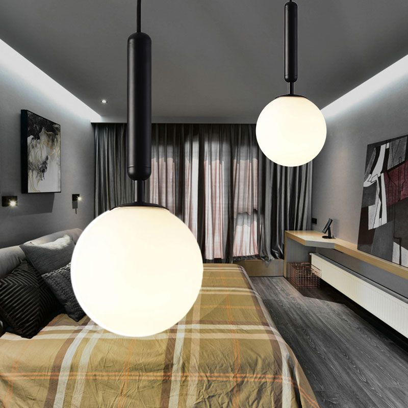 Kugelhaltige weiße Glas Suspension Anhänger Moderne 1 Licht 6 "/8"/10 "breit schwarz/goldener Hangleuchte