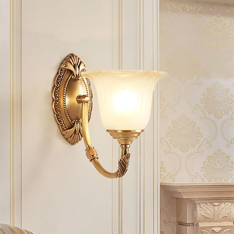 Mémorloqueur Curbe Curved Sconce Style classique 1/2-Bulb Bedroom Wall Lampe With Opal Glass Petal Shade