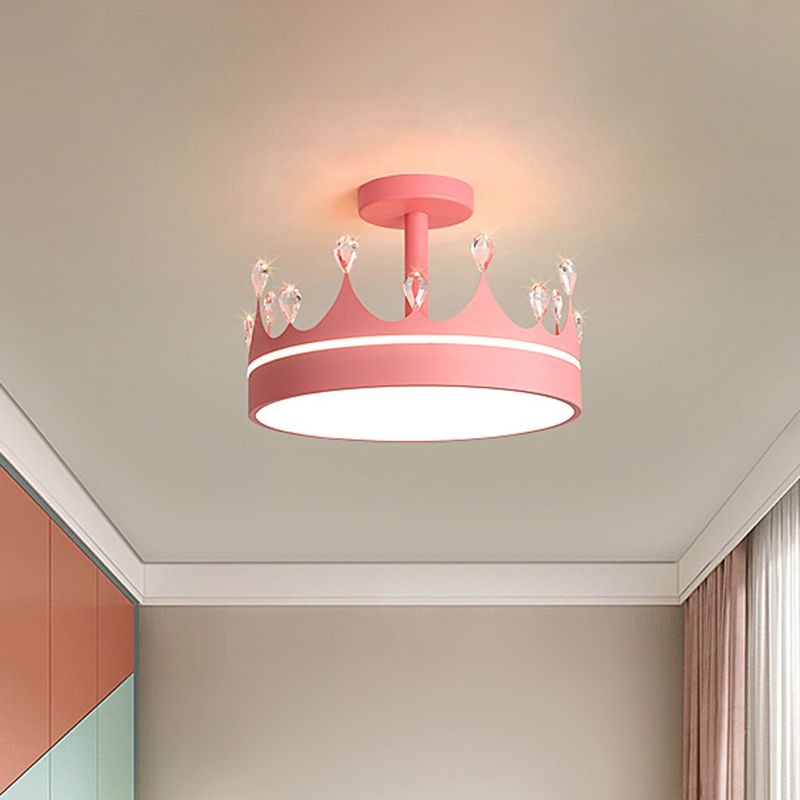 Crown Design Halbbündige Beleuchtung Einfacher metallischer LED-Kronleuchter für die Deckenmontage im Kinderzimmer in Rosa/Gold/Blau