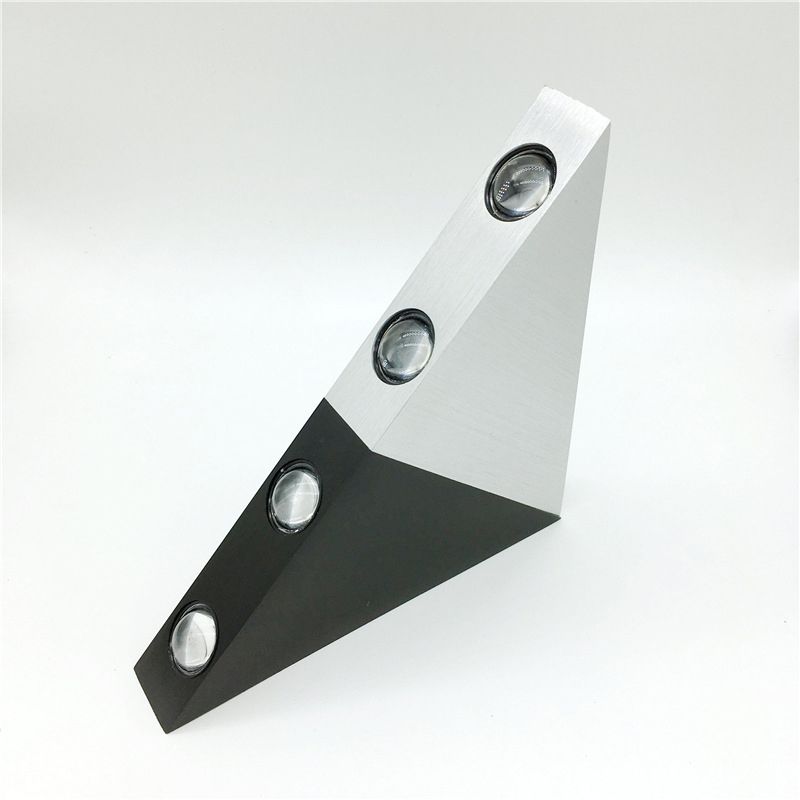 Dreieckige gebürstete Aluminium -LED -Wandlampe 9 "breite Dekorationsbeleuchtung in Innenräumen in Schwarz + Weiß