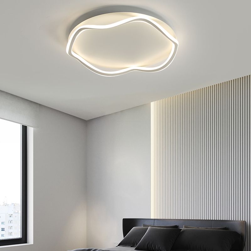 Lámpara de techo con diseño de línea sencilla y luz LED empotrada para sala de estar