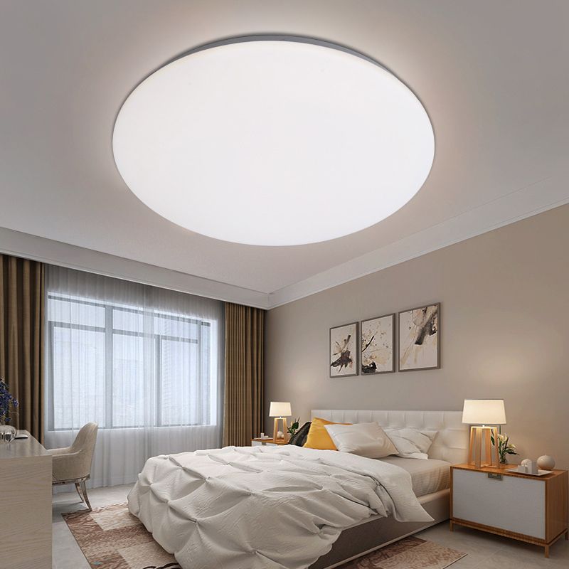 1 Light Round Flush Mount Light Modern Style Metal Flush Mount Lamp in White