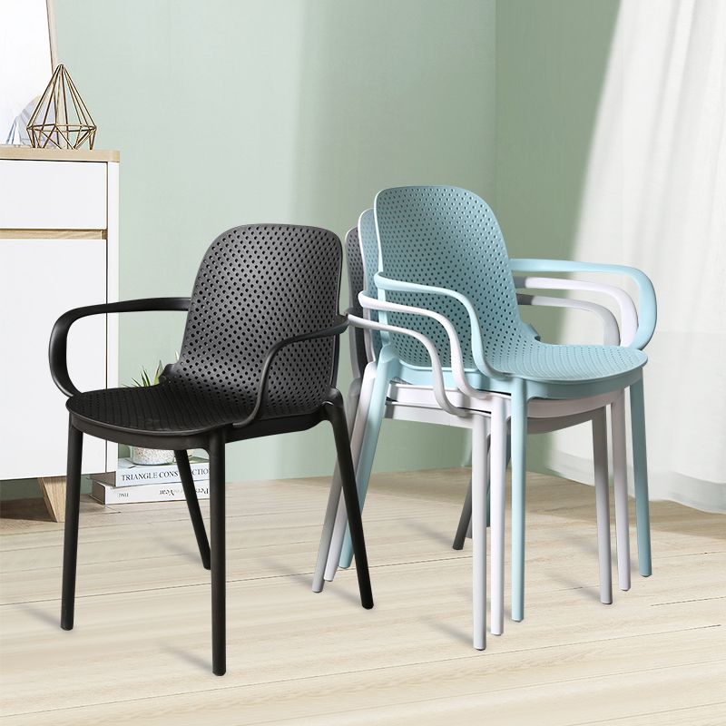 Sillón de comedor de plástico de estilo moderno Silla de comedor apilable multicolora