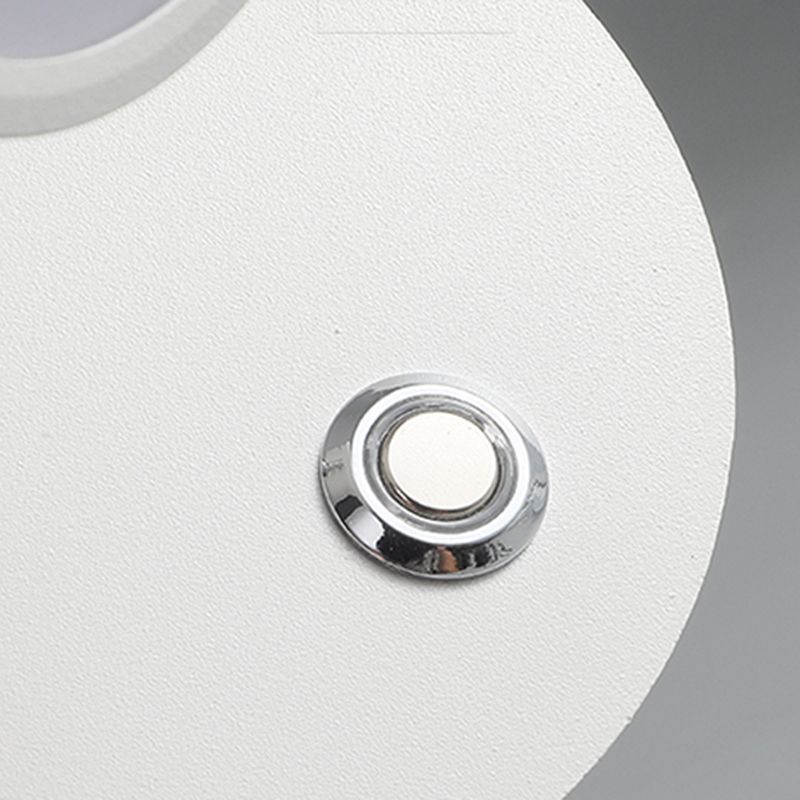 Lampada montata a parete in metallo regolabile per il minimalismo per camera da letto