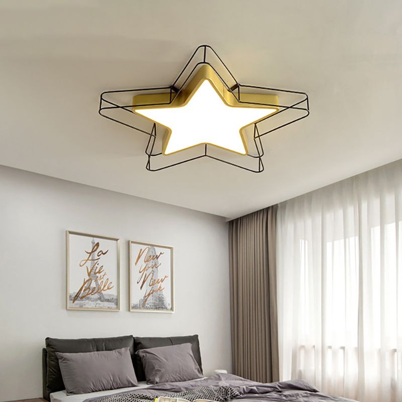 24.5 "/28" Wide Five-Spitze Star Flush Mount Ceiling Light Nordic Metal Schwarz/Gold Integrierte LED Deckenbefestigung für Schlafzimmer