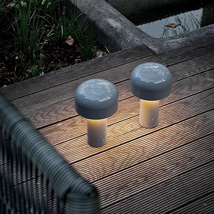 Metal Mushroom Table Light Minimalist Style LED Night Table Lamp