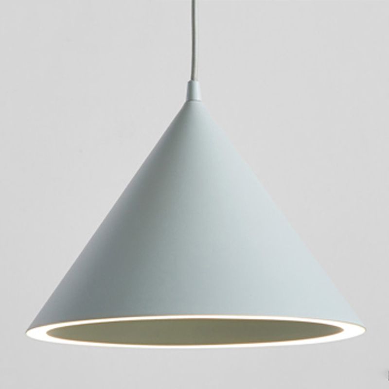 Lackierte Eisen -LED -Anhänger Licht im modernen kreativen Acryl -sich verjüngenden Makkaron -Hanglampe