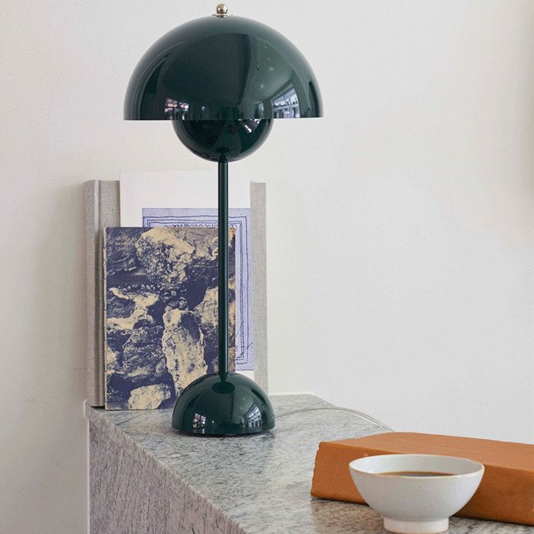 Paddestoelvormige creatieve metalen tafellamp 9,8 "Diameter Noordse macaroon-stijl bureau Licht voor slaapkamer