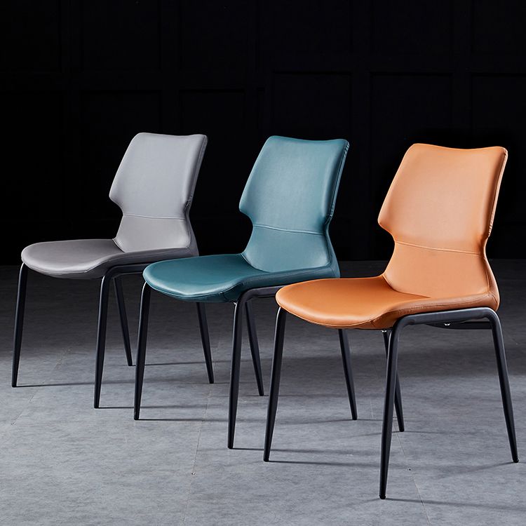 Chaises de salle à manger en cuir de style contemporain chaises sans bras avec des jambes en métal