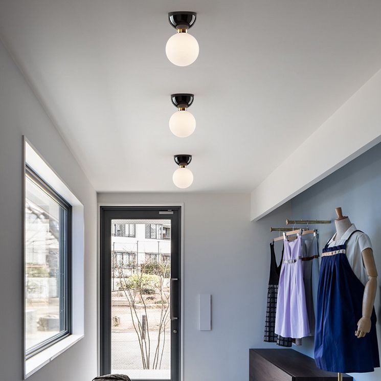 Globe semi-inbouwlamp Ultramoderne melkglazen plafondlampen voor de woonkamer