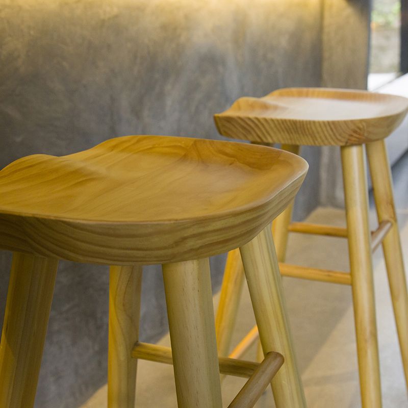 Taburete de bar moderno con asiento de silla de montar, reposapiés sin respaldo de pino, taburete con patas de madera