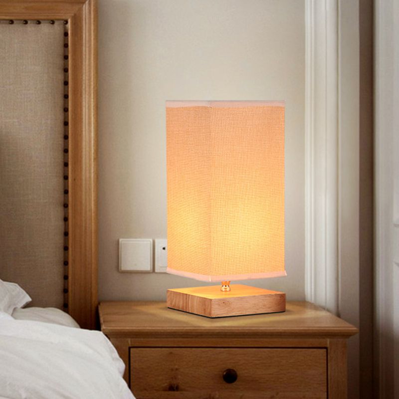 Lampada da tavolo rettangolare semplice in tessuto con illuminazione a 1 testa, lampada da comodino in beige con piedistallo in legno