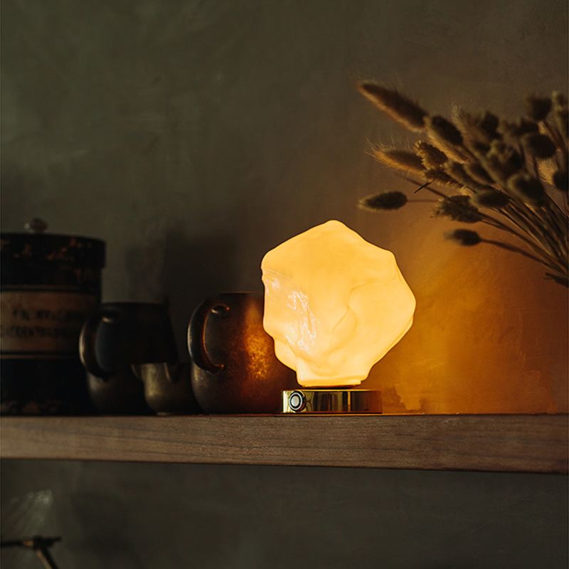 Lámpara de mesa de oro de 1 luces de color nocturna de vidrio en forma de piedra