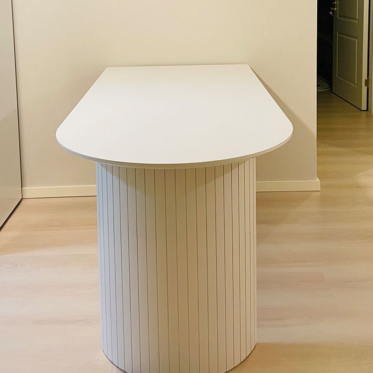 Eigentijdse huis dennen vaste houten eettafel vrije vorm tafel met dubbele voetstukbasis