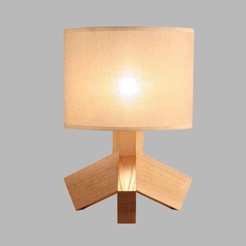 Basede beige Trippiede Distanza Light Modernist 1 Lampada da tavolo notturno in legno leggero con tonalità in tessuto tamburo