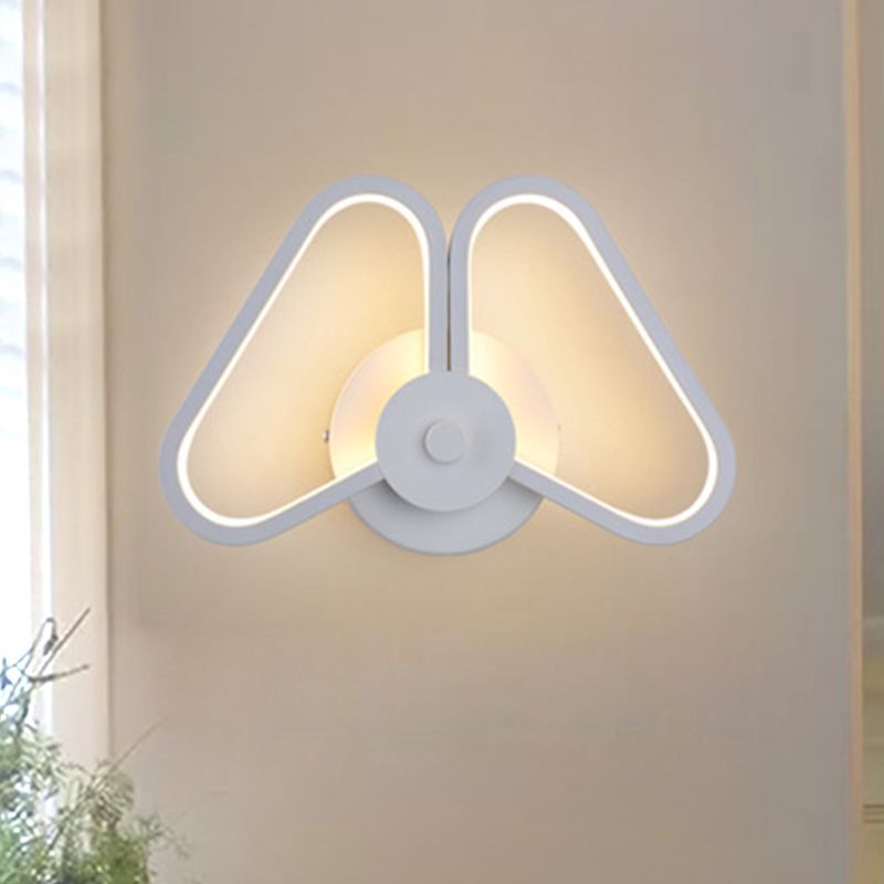 Metal Double Triángulos Padres Simplicidad Simplicidad blanca/negra Idea de iluminación de pared LED en blanco/luz cálida