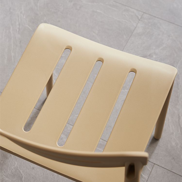 Chaises de salle à manger en plastique de style moderne, chaise latérale empilable à dossier ouvert pour la cuisine