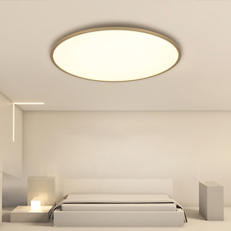 Runde Deckenleuchte aus Aluminium. Minimalistische LED-Deckenleuchte