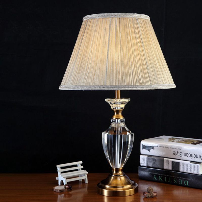 Lampada da comodino contemporanea a 1 testa da scrivania beige chiaro a svasatura ampia con paralume in tessuto
