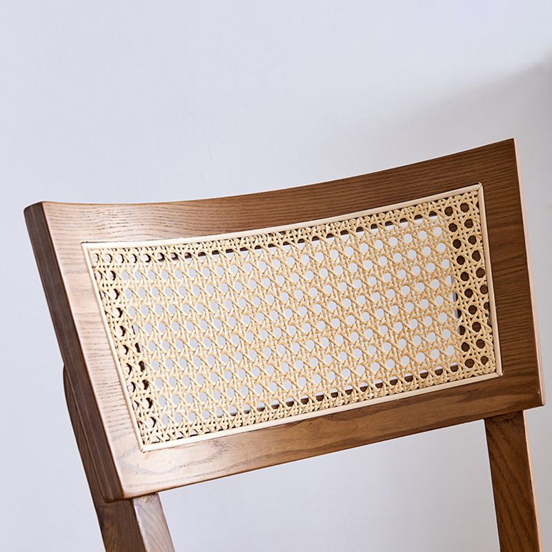 Taburete de bar de madera maciza de estilo moderno con reposapiés Taburete de bar con respaldo bajo