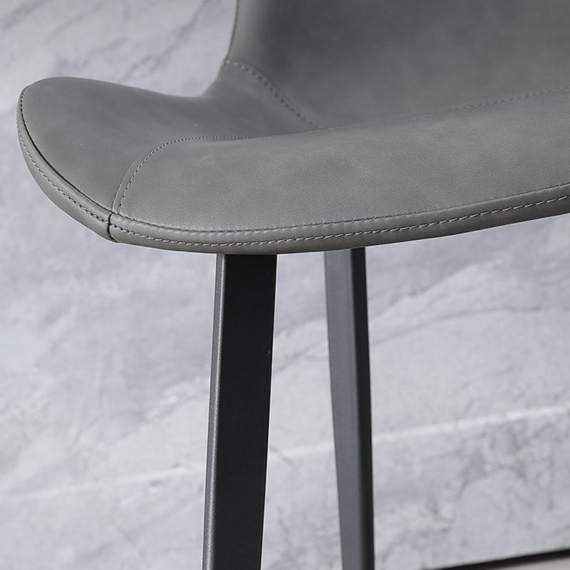 Chaise de salle à manger incurvée en cuir moderne, finition mate, chaise Parsons pour brasserie
