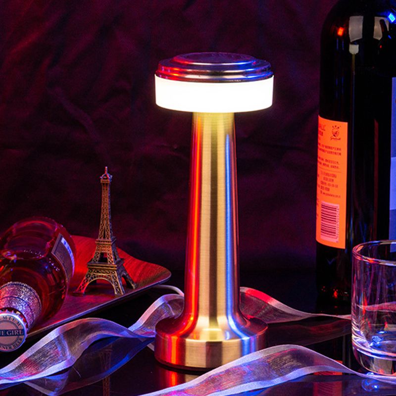 Lampada da tavolo in metallo tamburo Postmodernismo Oro LED Night Stand Light per sala da pranzo