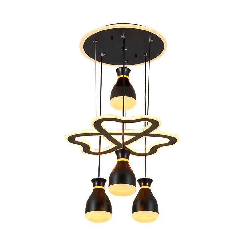 Modernes Weinglas Cluster Anhänger helles Acryl 4-Licht-Esszimmer LED Hängende Deckenlampe in Weiß/Schwarz mit Herzrahmenstrahl