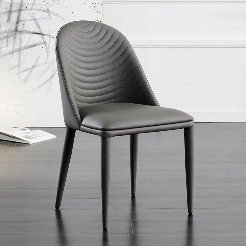 Silla sin brazos curvada de cuero moderna con acabado mate Parsons
