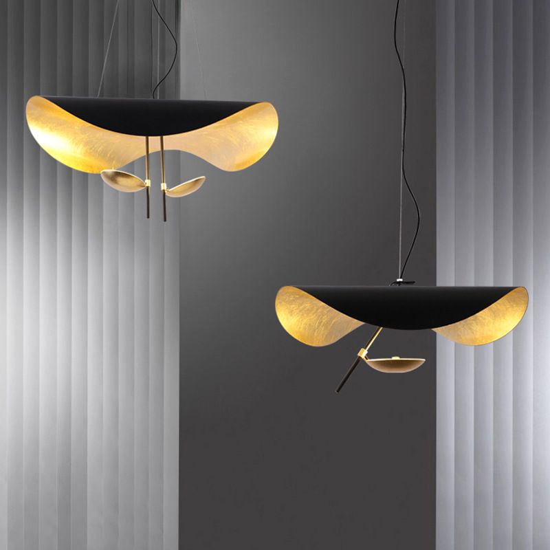 Modern Creative Creative LED Light Light Iron Ithing Hanging Lampada con tonalità in foglio d'oro