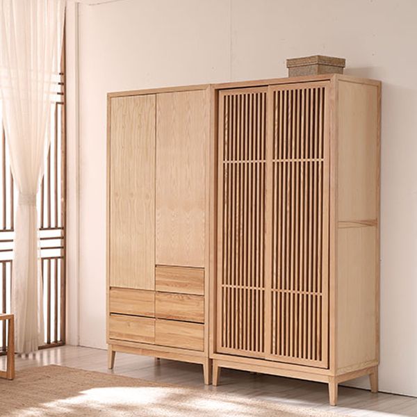 Modern Solid Wood Wardrobe Freestanding Bedroom Wardrobe with Legs