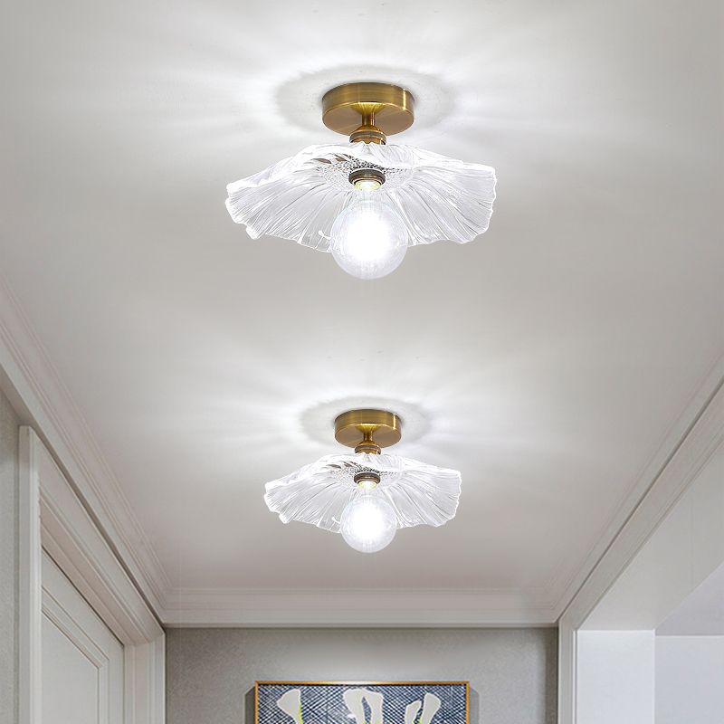 Lampada da soffitto moderna e semplice a forma di loto Plafoniera in rame a 1 luce con paralume in vetro