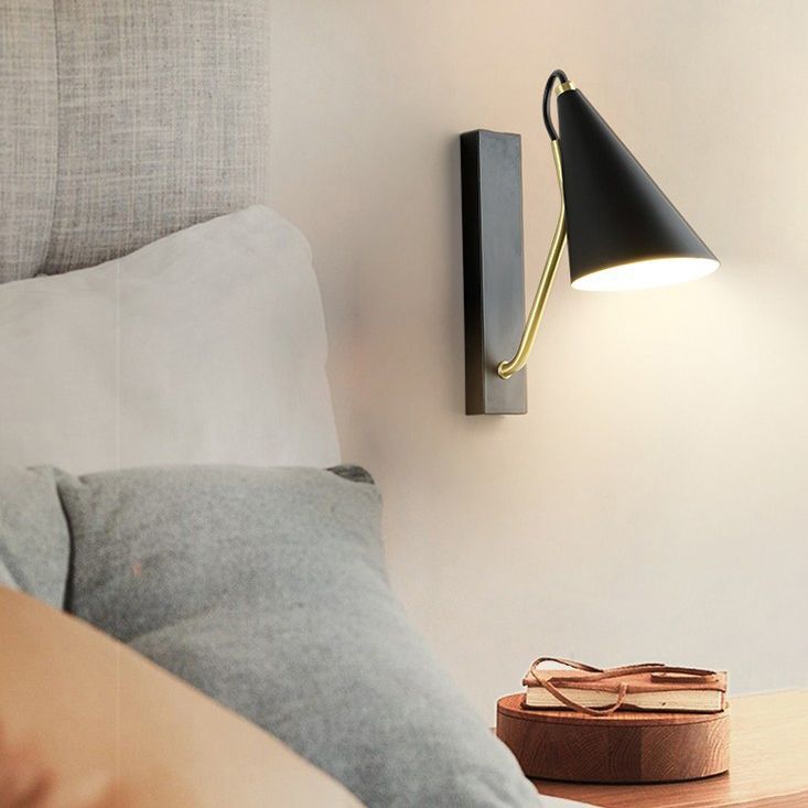 Moderna lampada a parete conica a parete singola creativa a parete singola per camera da letto