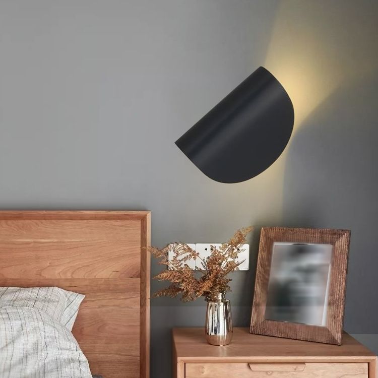 Unique Shade Metal Wall Sconce Modern Style Single Light Wall Mount Light